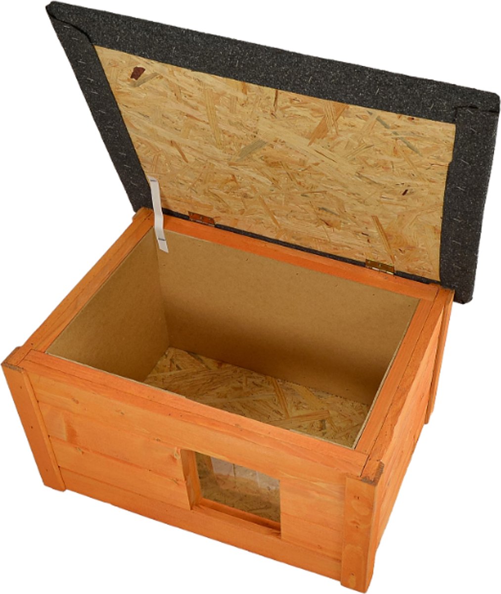 Isolated wooden kennel - Dog kennel for small dog