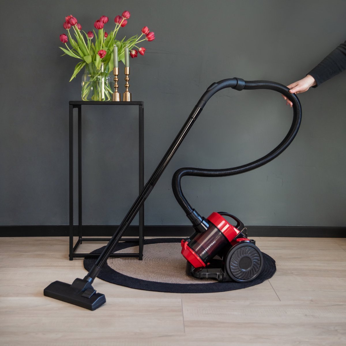 Royalty Line Zakloze Stofzuiger - 2 Liter - Cycloonstofzuiger - Stofzuigers - 5 Niveaus Filtering - Sterke Zuigkracht - Compact en Licht - Gemakkelijk Schoon Te Maken - Rood