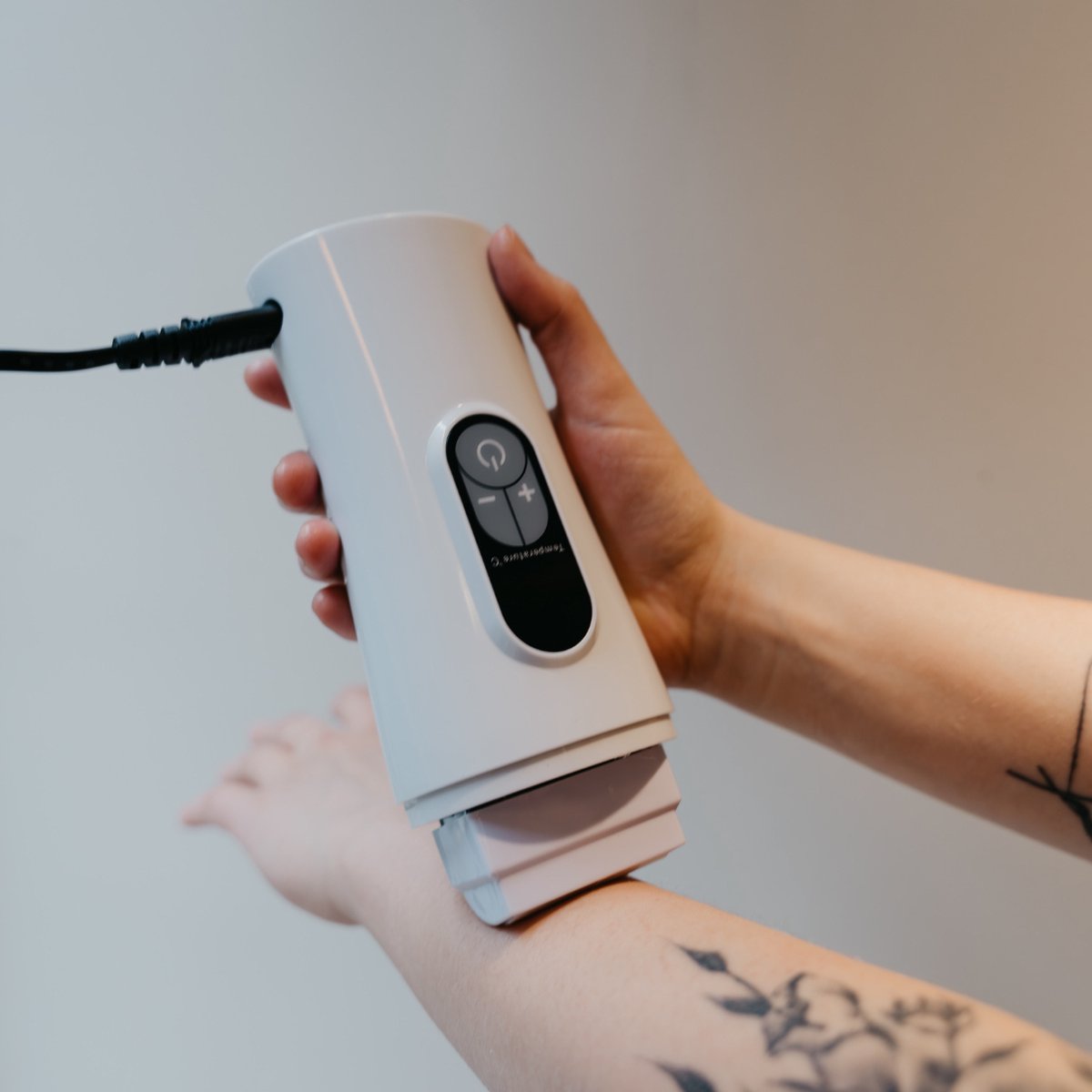 Wax Apparaat Vernieuwende Digitale Wax Roller - Wax Patroon Verwarmer - Waxen - Wax Roller Kit Incl. 2 Aloe Vera Vullingen, After Wax & Waxstrips - Waxroller - Ontharen voor man en vrouw - INCL handig E-book