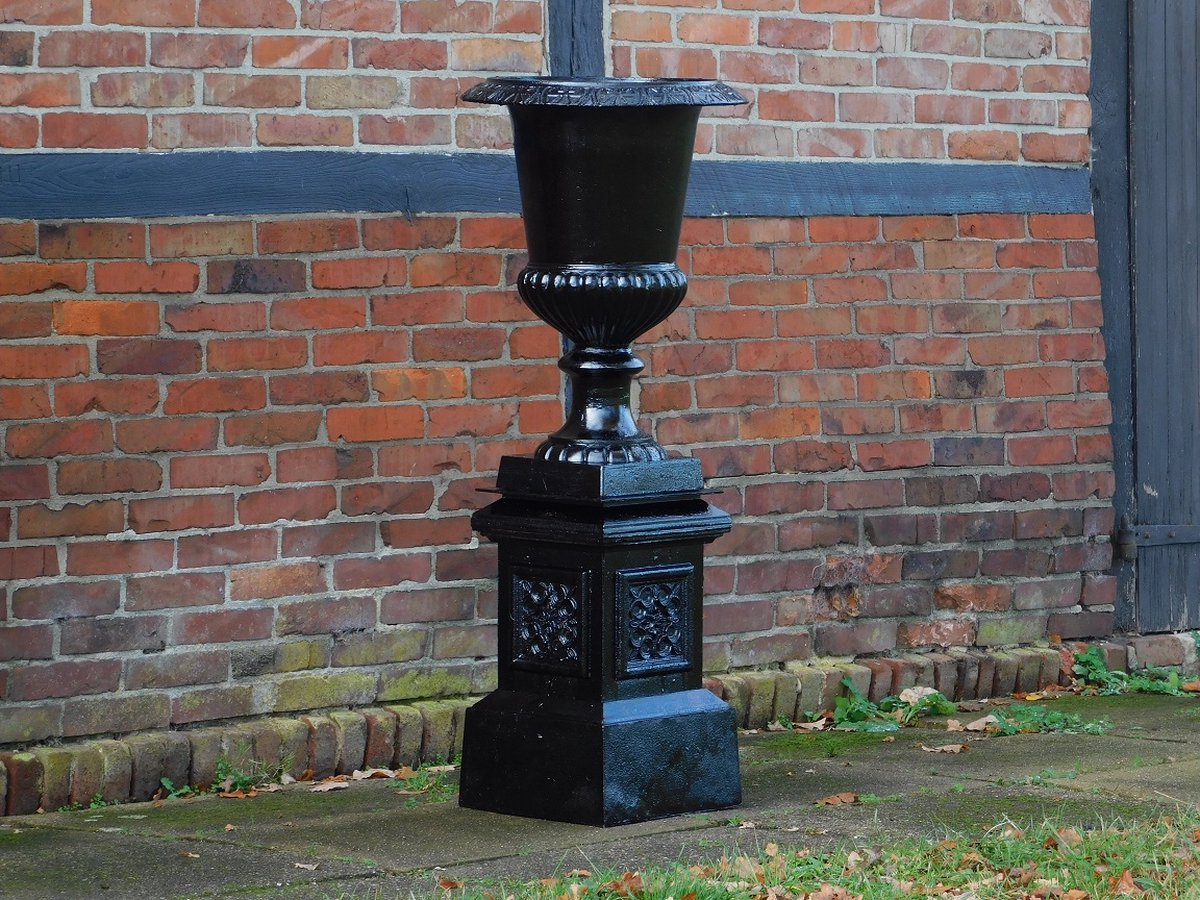 Large garden vase on pedestal - black - cast iron