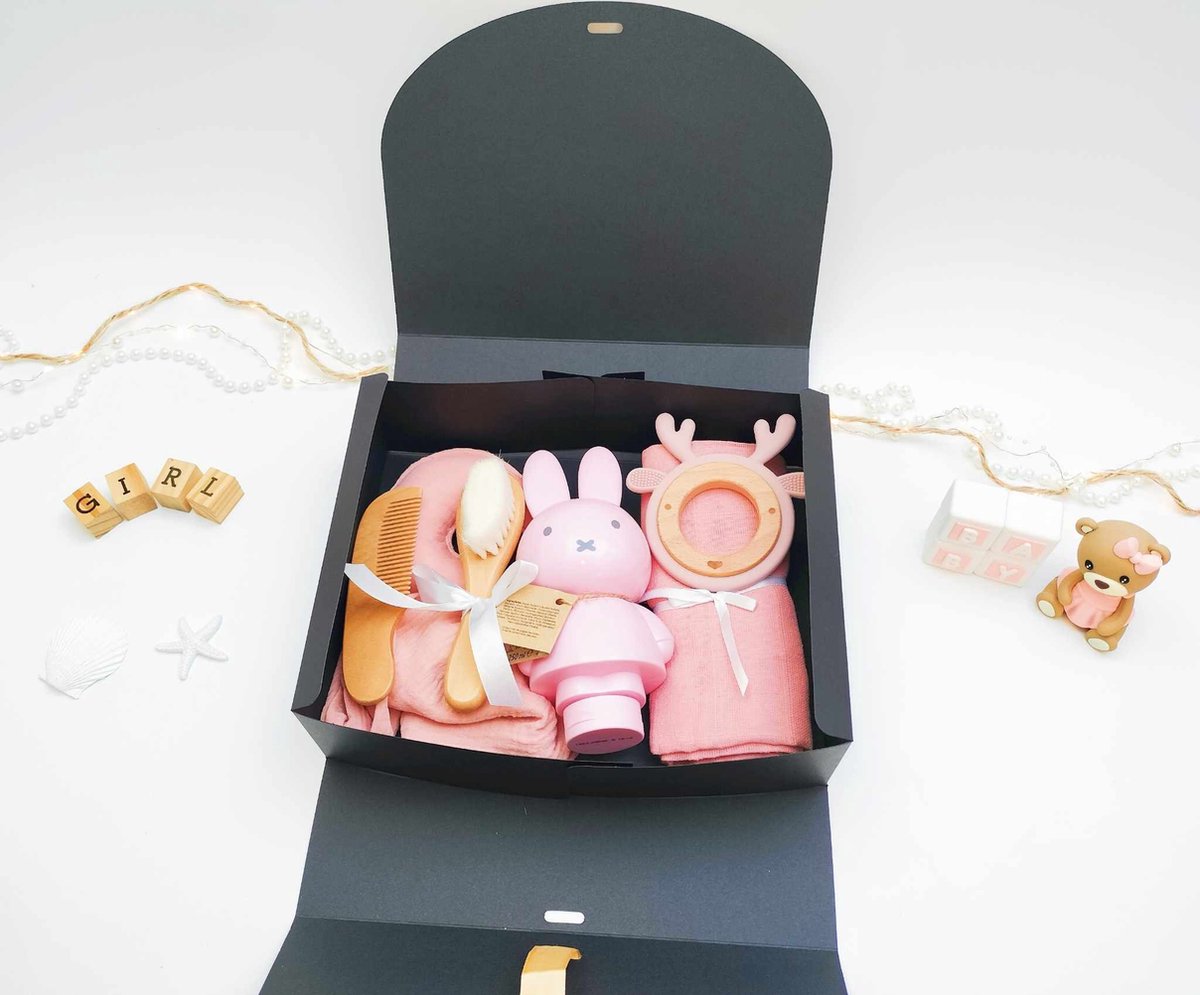 Kraamcadeaus voor meisje 7 stuks - Hawsaz.nl cadeau - Babygeschenksets - Geboortecadeau - babyshower - Babyset - Baby knuffeldoekje - Speenkoord - Babygeschenk - babyspeelgoed - Babyverzorging - Nijntje - Gepersonaliseerd