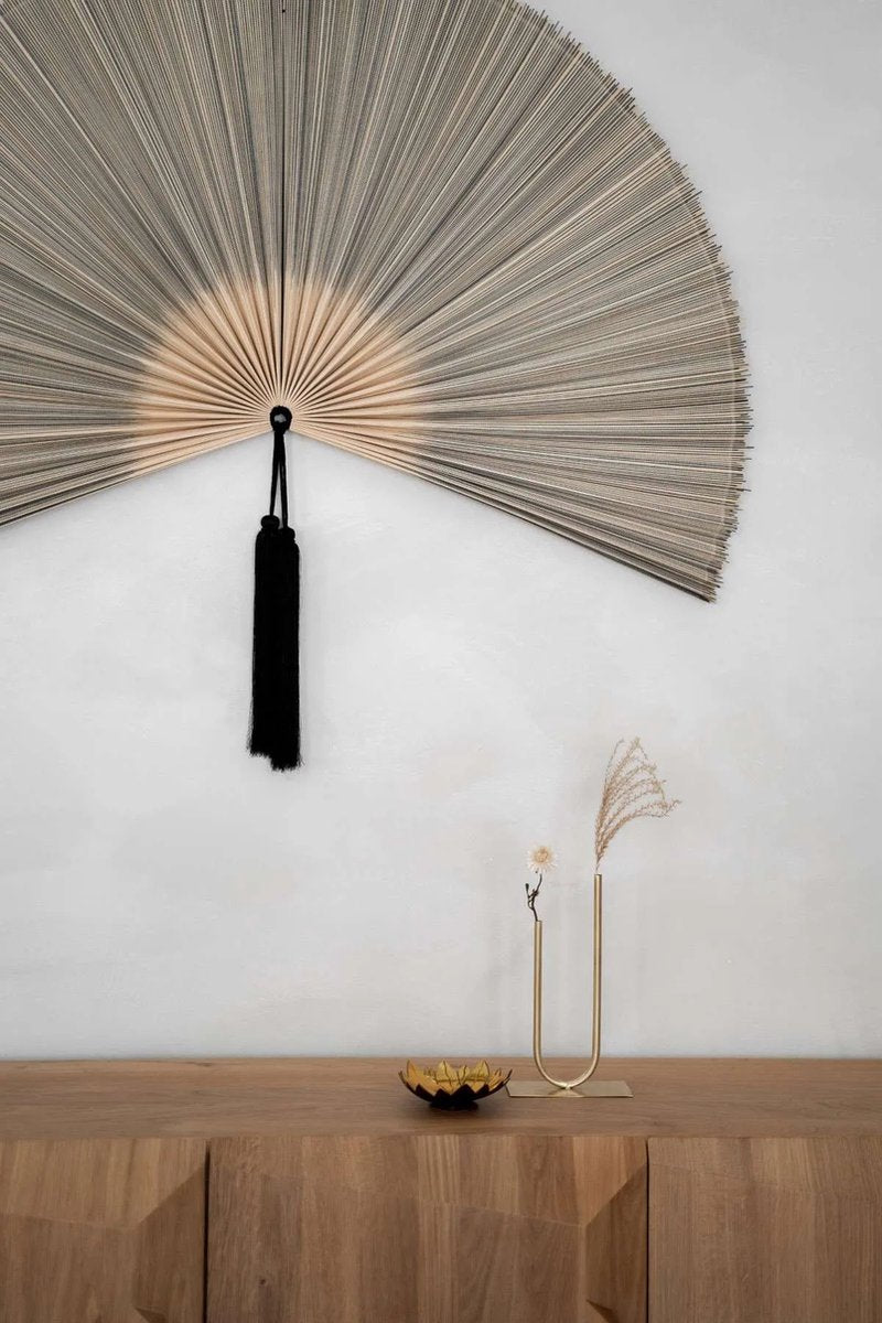 Bamboo waaier Extra Large | Bamboe wanddecoratie | Muurdecoratie waaier met kwastjes | Interieur eyecatcher | Japandi stijl