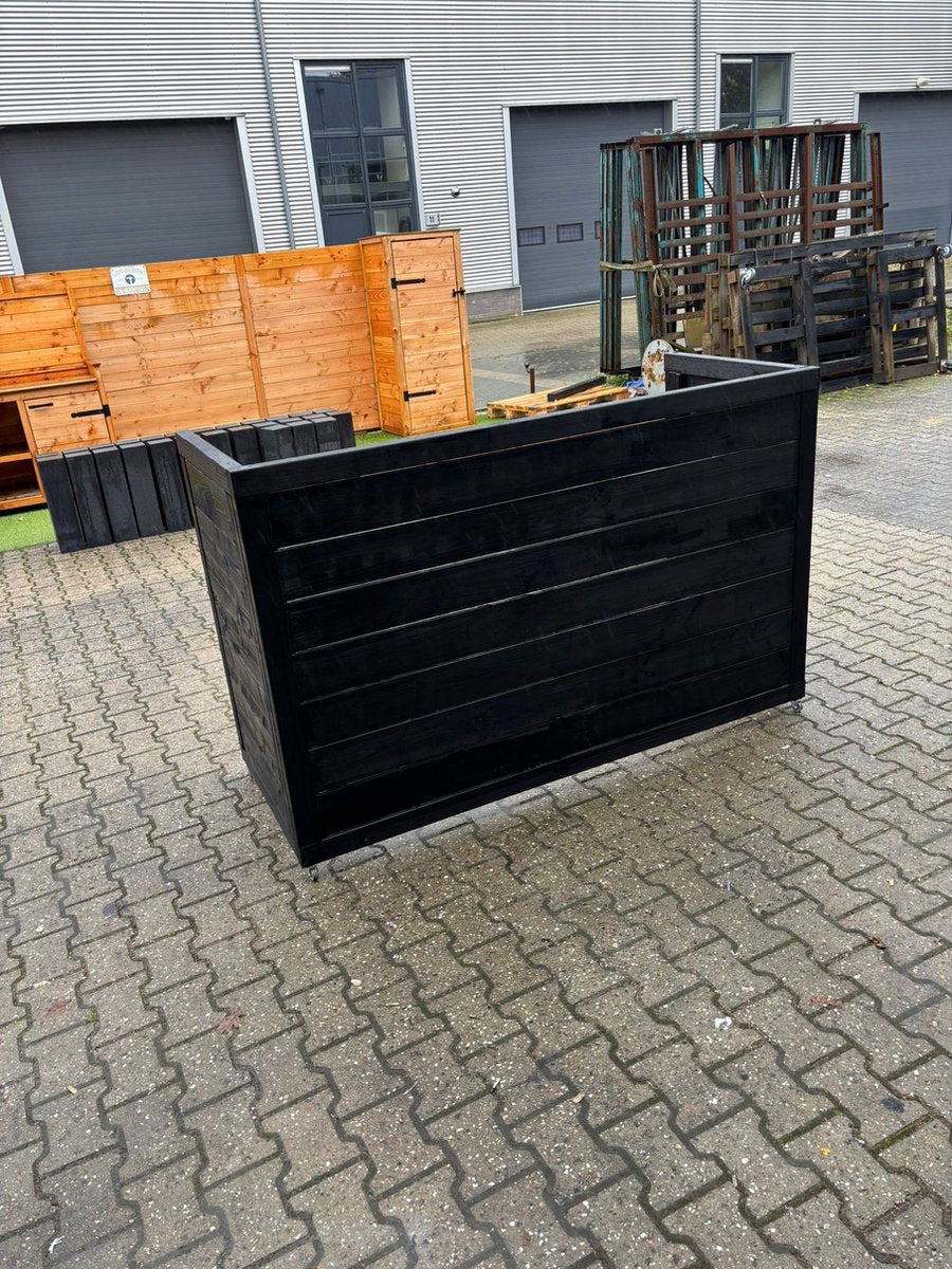 Containerombouw 3 kliko's douglas zwart met wieltjes - kliko ombouw wordt in 3 schermen geleverd inclusief boorgaten en hoekijzers. Kliko Ombouw voor 3 containers - Containerberging - Containerkast - Containerberging