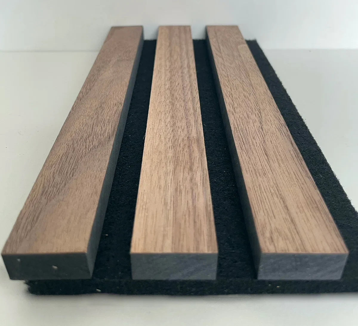 Walnut / Walnut wood veneer - Acoustic Wooden Wall Panel - size 240 x 60cm.WallingtonNL __________ | Real Wood | Wooden slats | Akupanel | Wall decoration | 3D Wall panels | Wall decoration | Slatted walls | Wood panels | __________