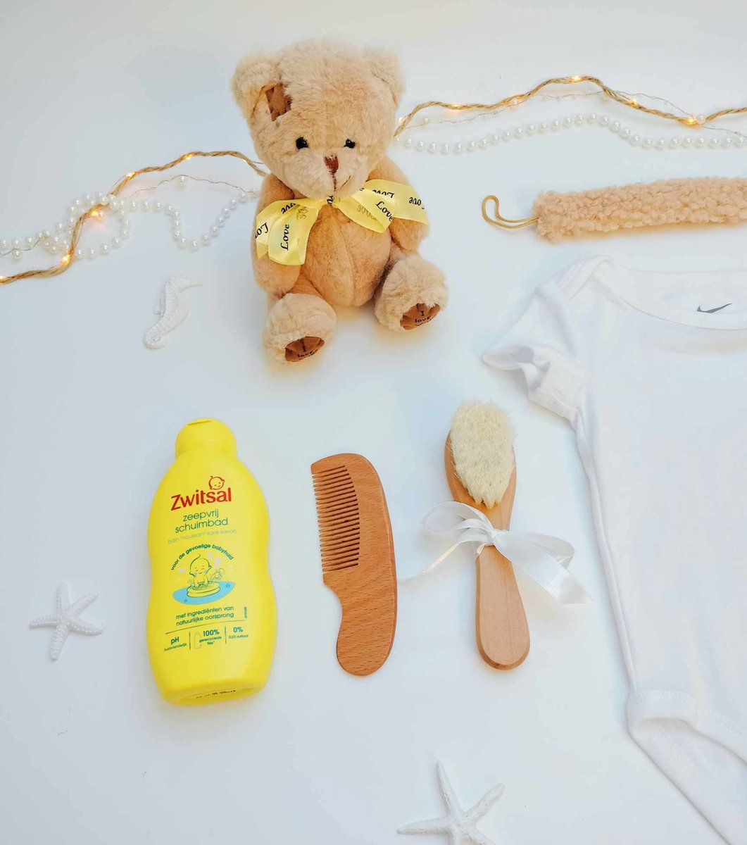 Genderneutraal baby cadeau 8 stuks - Kraamcadeau voor jongen en meisje - Zwitsal verzorging - Babypakket - Babykleding - Babygeschenksets - Geboortecadeau - babyshower - Babyset - Baby borstel en kam - Hawsaz.nl Cadeau- Babykado - Knuffel beer
