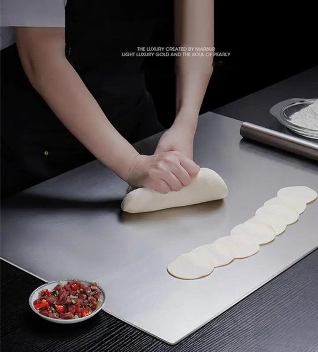 RVS Snijplank met Opstaande Rand - 50x40x1.5 cm - Multifunctionele Keuken Snij- en Bakplank - Aanrecht Bescherming - Ideaal voor Pizza, Voedsel, Gebak en Keuken Accessoires