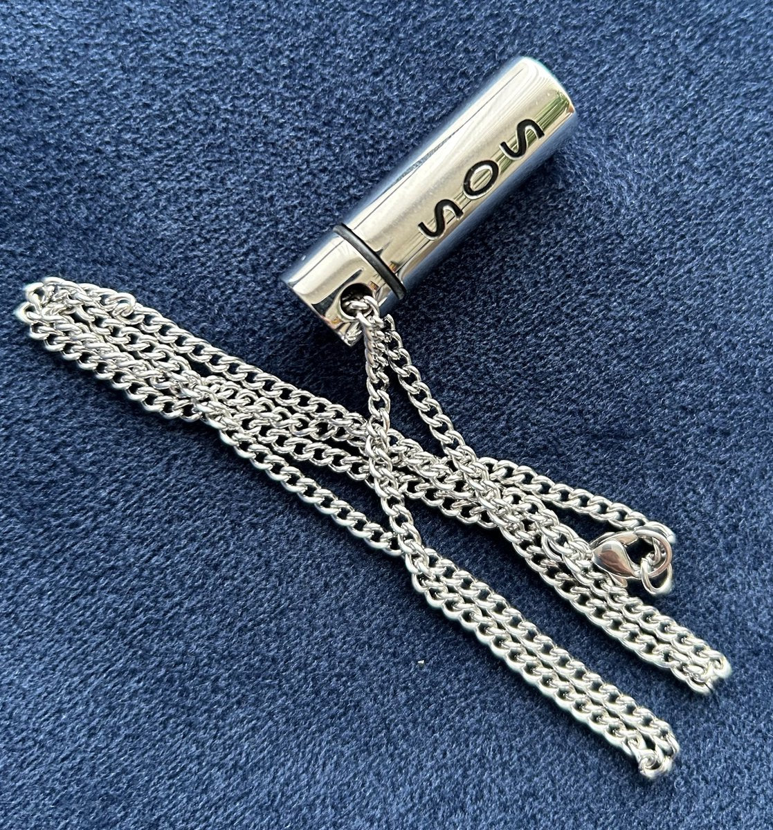 SOS capsule hanger RVS inclusief ketting. Origineel cadeau