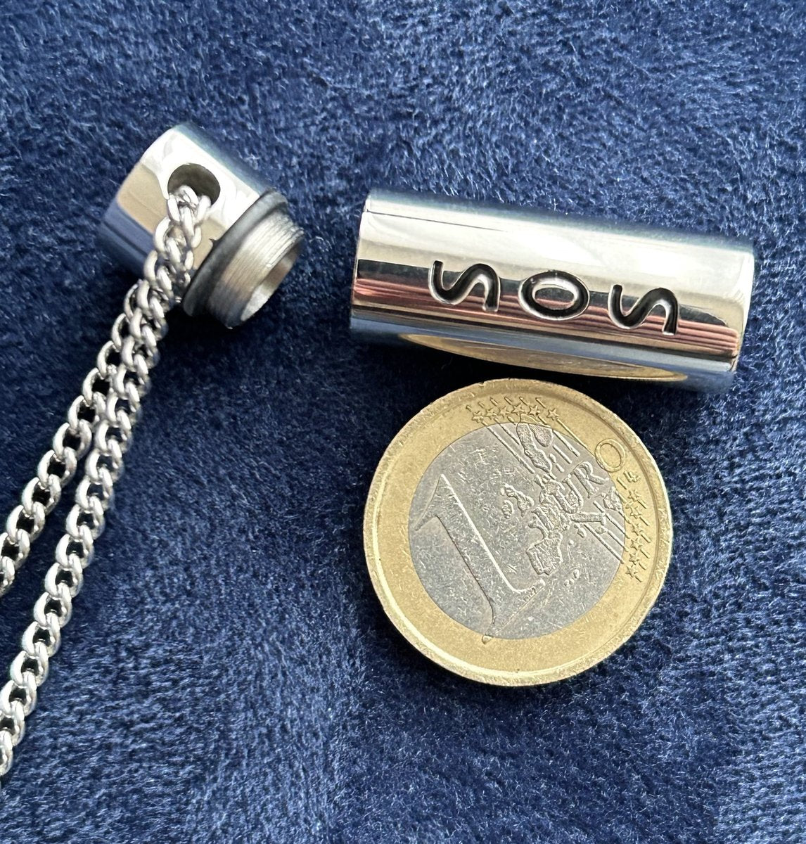 SOS capsule hanger RVS inclusief ketting. Origineel cadeau