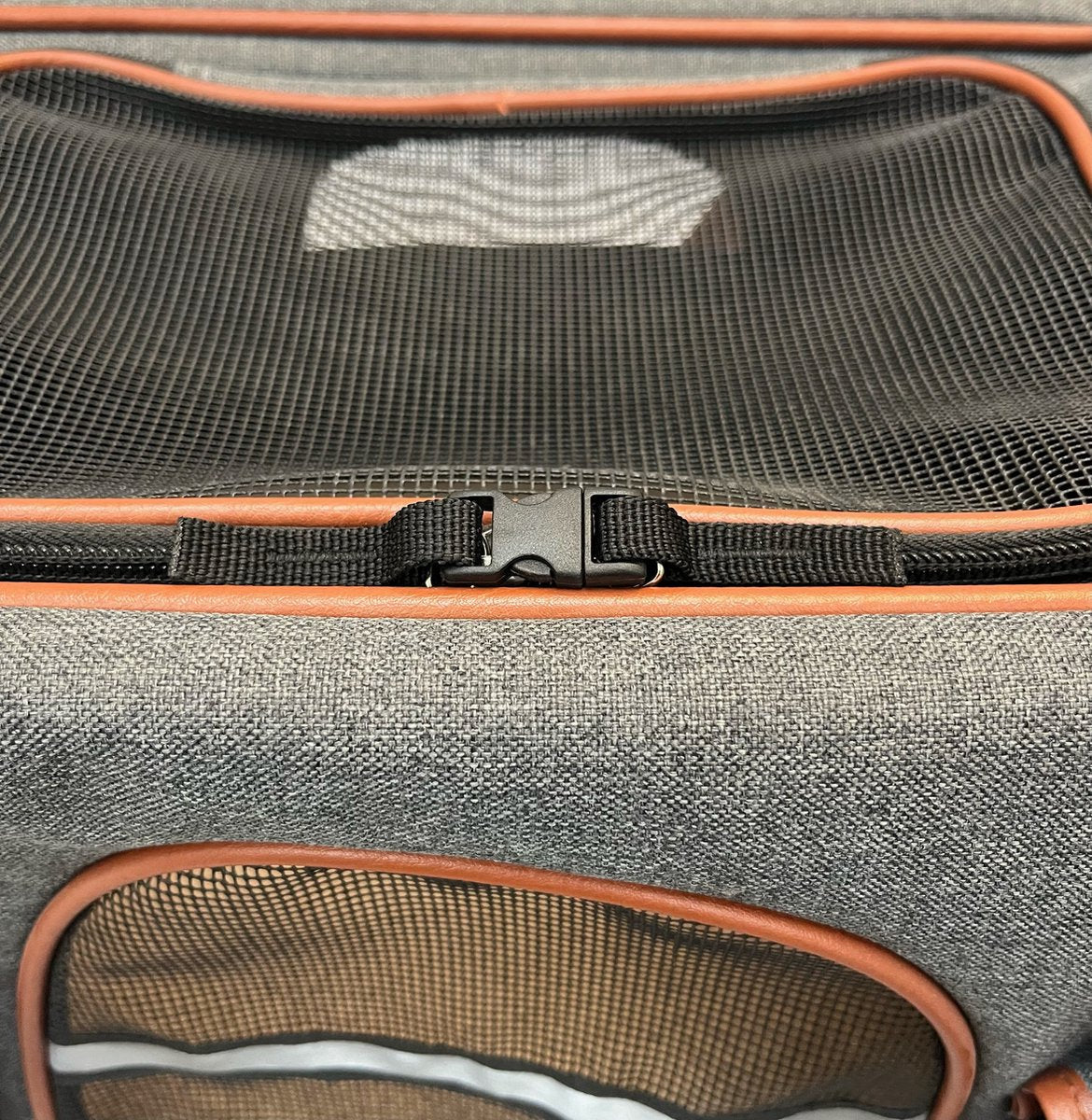 Dierendraagtas | Huisdiertas | Pet Travelbag | Dierenschoudertas | Reismand | Hond reistas | Kat reistas | Katten draagtas | Honden draagtas | Transporttas | Transportbox | Luxe reistas | Vakantie | Handige vakjes | Reisbench | 8KG | 50x30x30cm