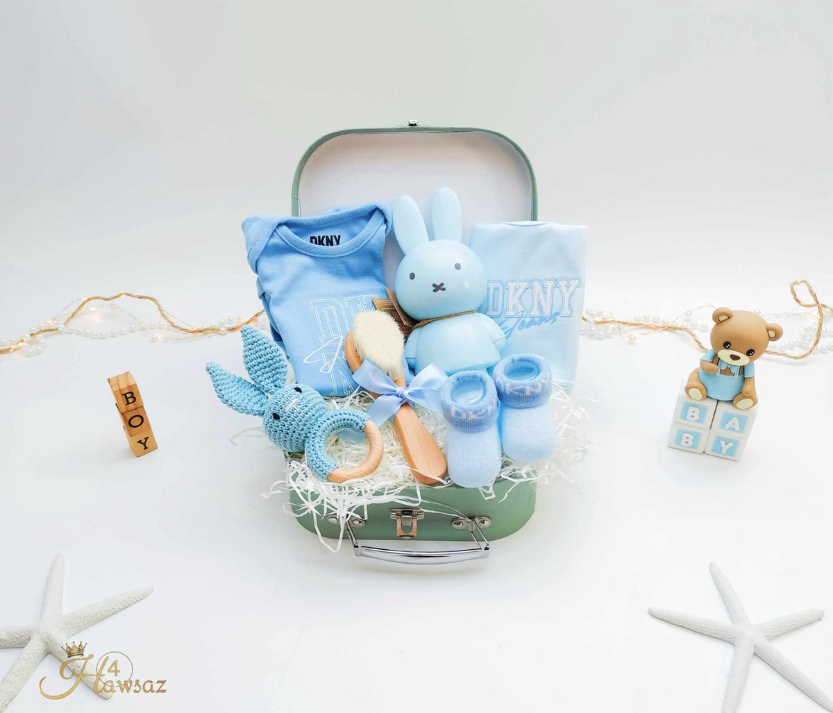 Kraamcadeau tweeling, jongen en meisje 14 stuks - Hawsaz.nl cadeau - Voordeelpakket - Koffertje - Kraampakket - Gepersonaliseerd kraamcadeau - Babykleding 0-3 mnd DKNY - Geboortecadeau - Babyshower - Babyverzorging - Nijntje - Rammelaar - Bijtring