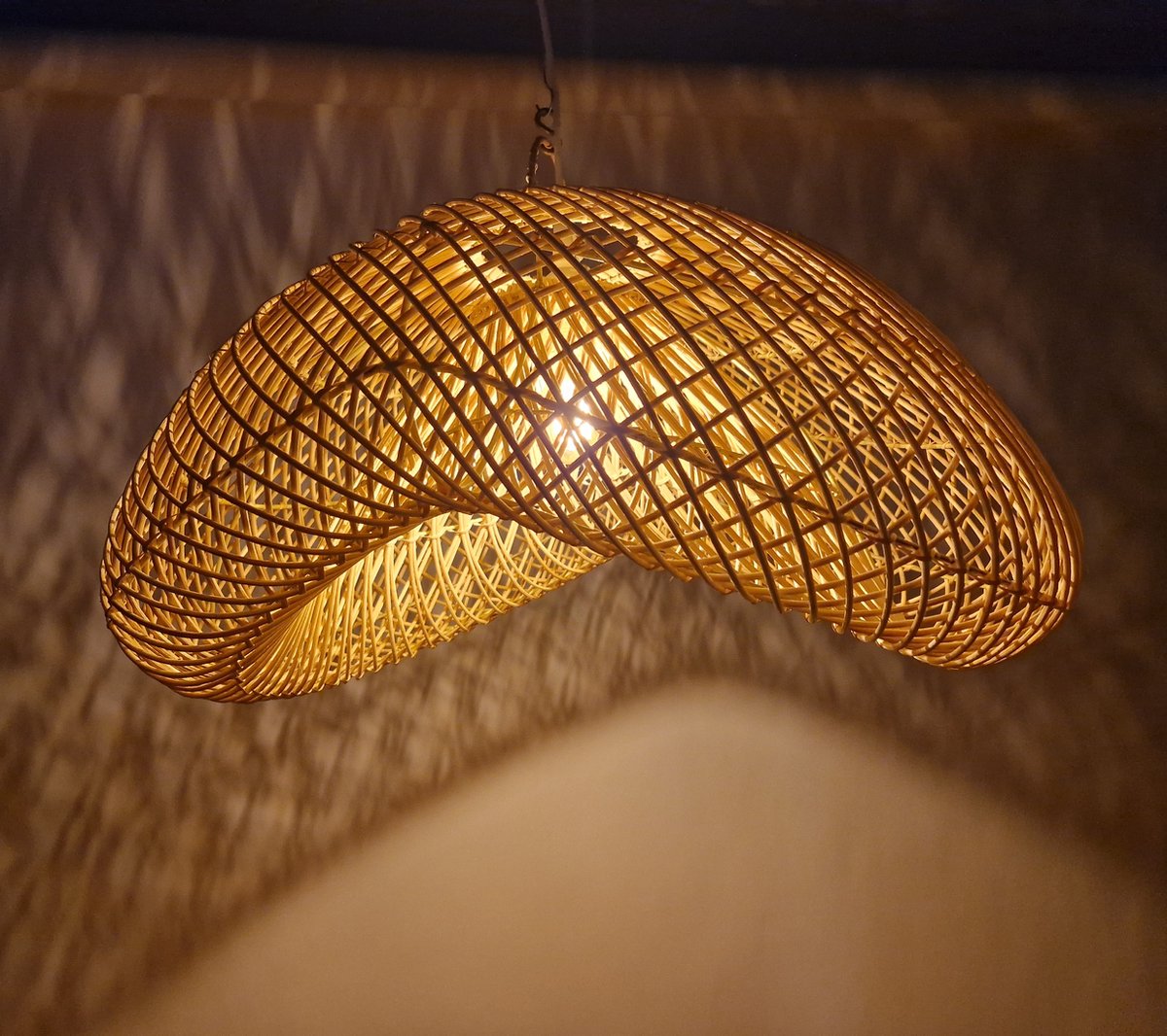 Rieten hanglamp - Wave - rotan - Bali - woonkamer - eetkamer - slaapkamer - handgemaakt - trendy - rattan