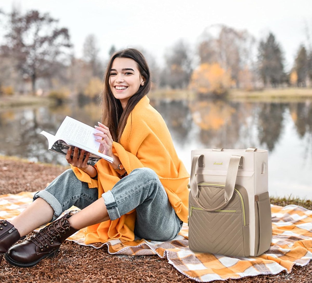 Laptop tas 15,6 inch - Beige/bruin - USB oplaadpoort - Laptop rugzak - 33 x 16 x 41 cm - Waterbestendig - Laptoprugtas 15,6 inch - Anti-diefstal vak - Handtas met gouden details