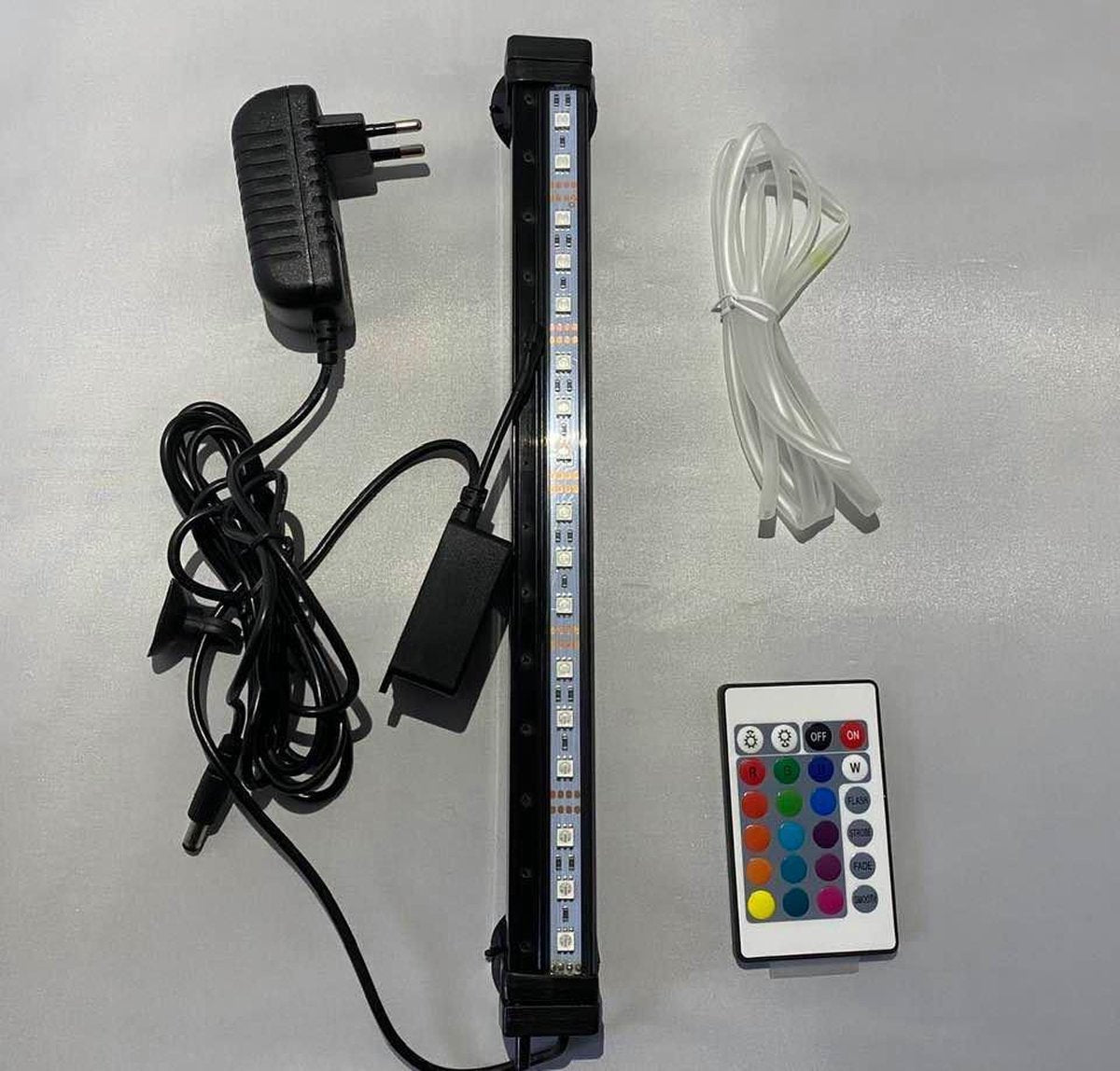 Aquarium RGB-verlichting – 9 leds – 19 cm – met mogelijkheid voor luchtbellen – Wordt geleverd zonder luchtpomp. 4 jaar garantie.