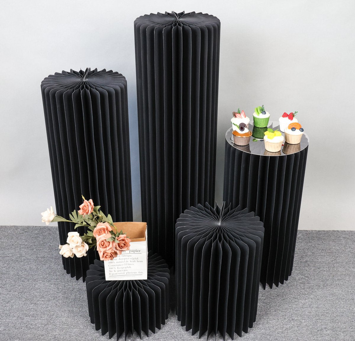 Plantentafel - Bloementafel - Taartplateau - Kerstzuil - Kerstdecoratie - Kerst Accessoire - Papieren cilinder - Opvouwbaar - Decoratie - Versiering - Bruiloft - Tafel -Kerst - Trouwerij - Bruiloft - Verjaardag - Feestje - Goud- Display - Div. Maten