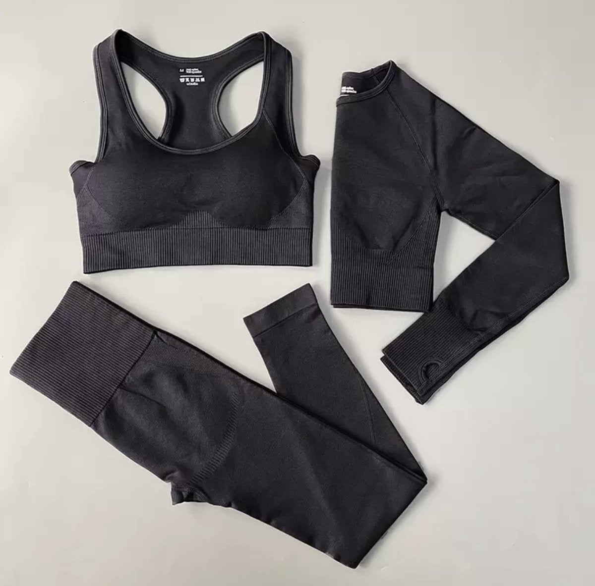 Gymset SOFT - 3-delig - Zwart - Maat M - Fitnesskleding - Sportoutfit - Sportlegging - Sporttop - Fitnessset - Fitnesslegging en -top - Gymlegging en -top - Yogaset - Yogalegging en -top