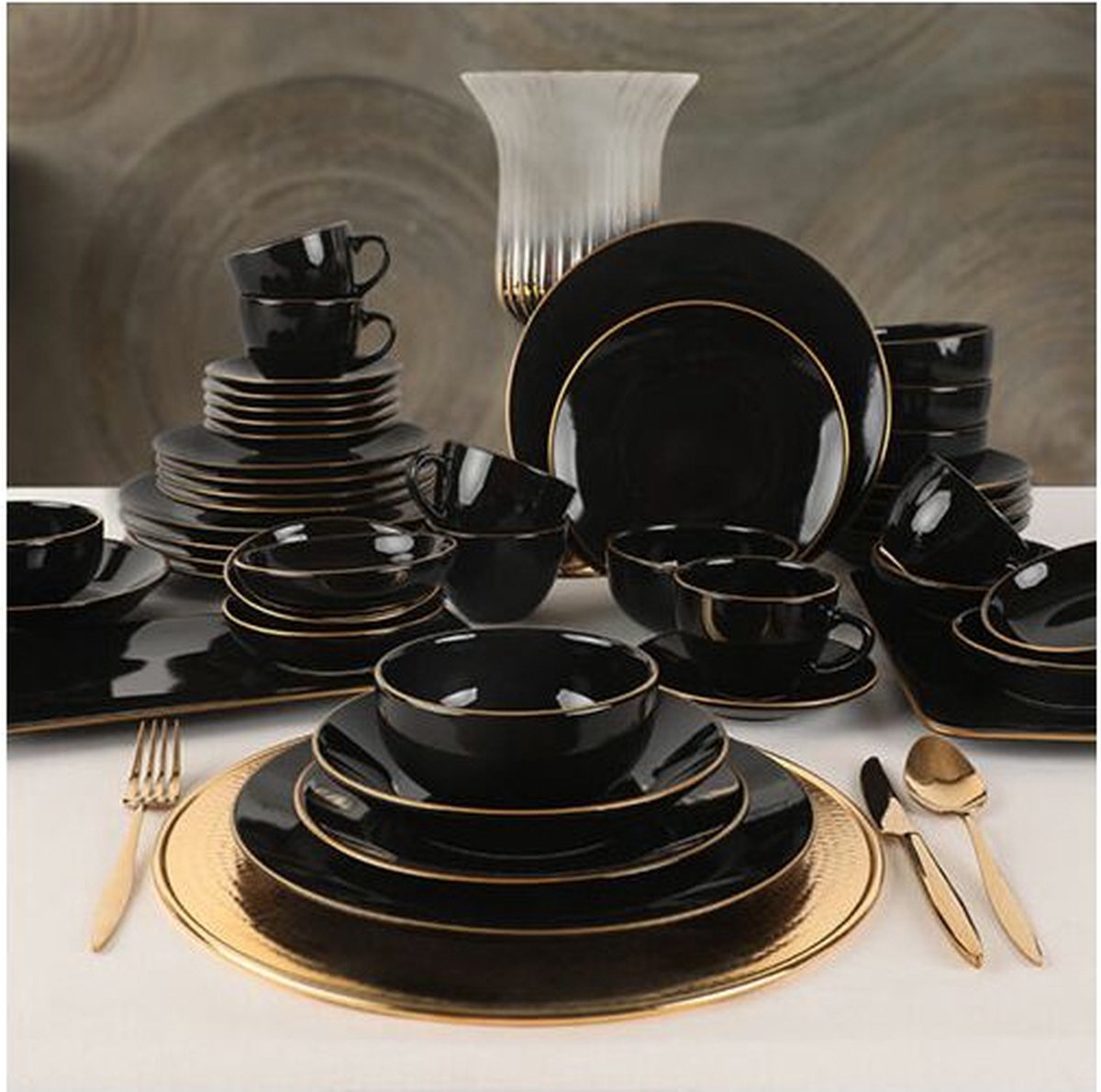 Asir Serviesset - Dinerset (44-delig). Zwart/Goud Serviesbord: 26 cm (6 stuks) Bord: 19 cm (6 stuks) Taartserveerbord: 20 cm (6 stuks) Schaal: 12 cm (6 stuks) 100% KERAMISCH AARDEWERK