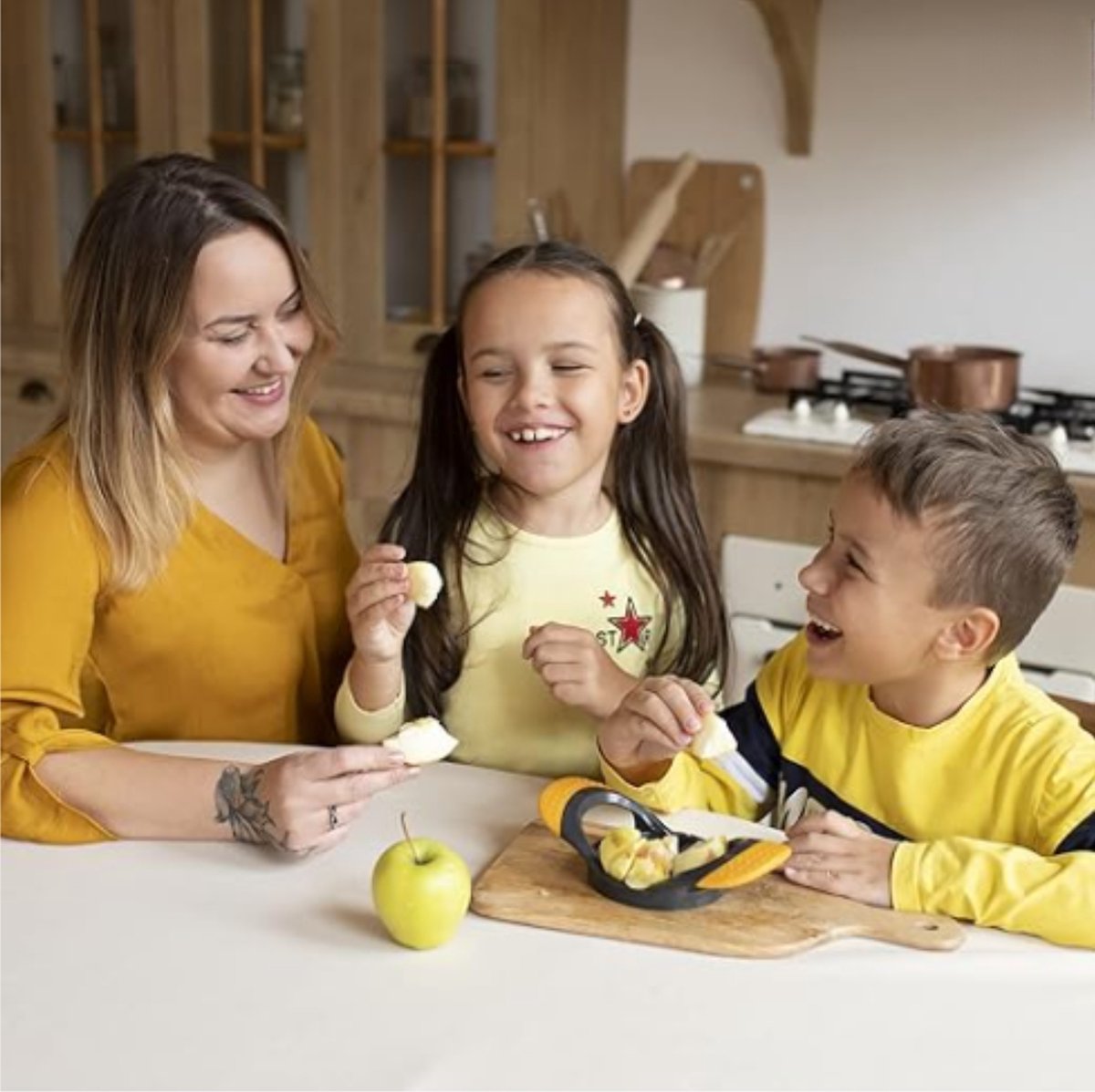 Appelsnijder - Groentesnijder - Applecutter - Vaatwasserbestendig - 8 Messen - Geel