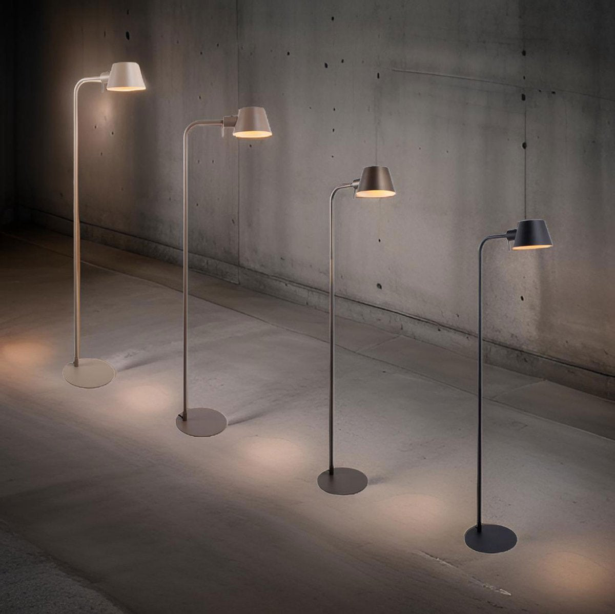 Minimalist adjustable reading lamp | 1 light | sand / beige color | metal | 140 cm high | dining room / living room | floor lamp | standard lamp | modern / Scandinavian | practical design