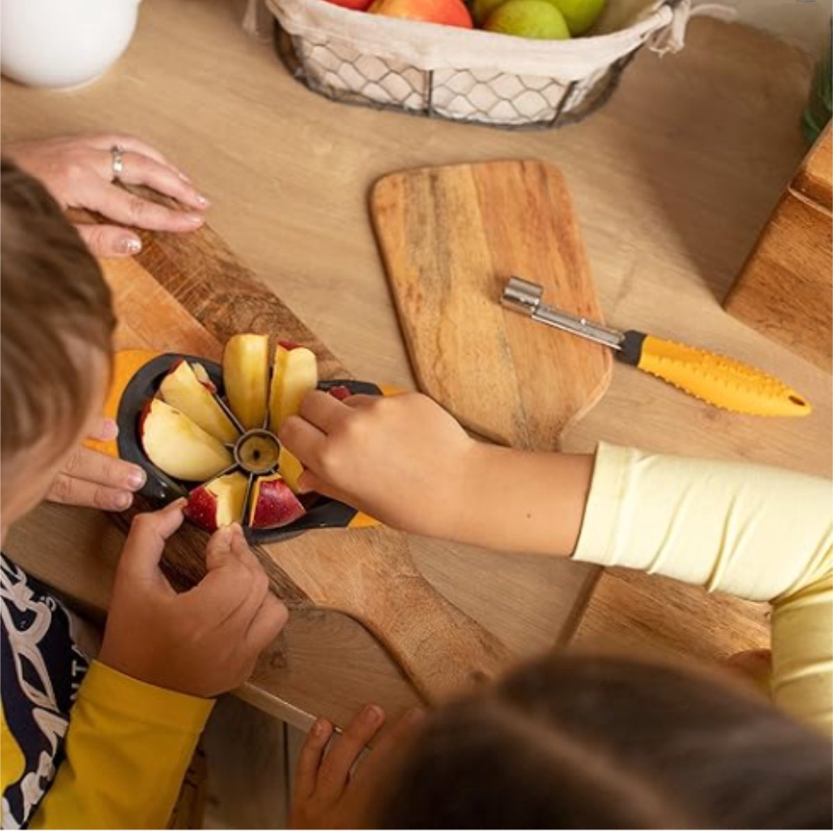 Appelsnijder - Groentesnijder - Applecutter - Vaatwasserbestendig - 8 Messen - Geel