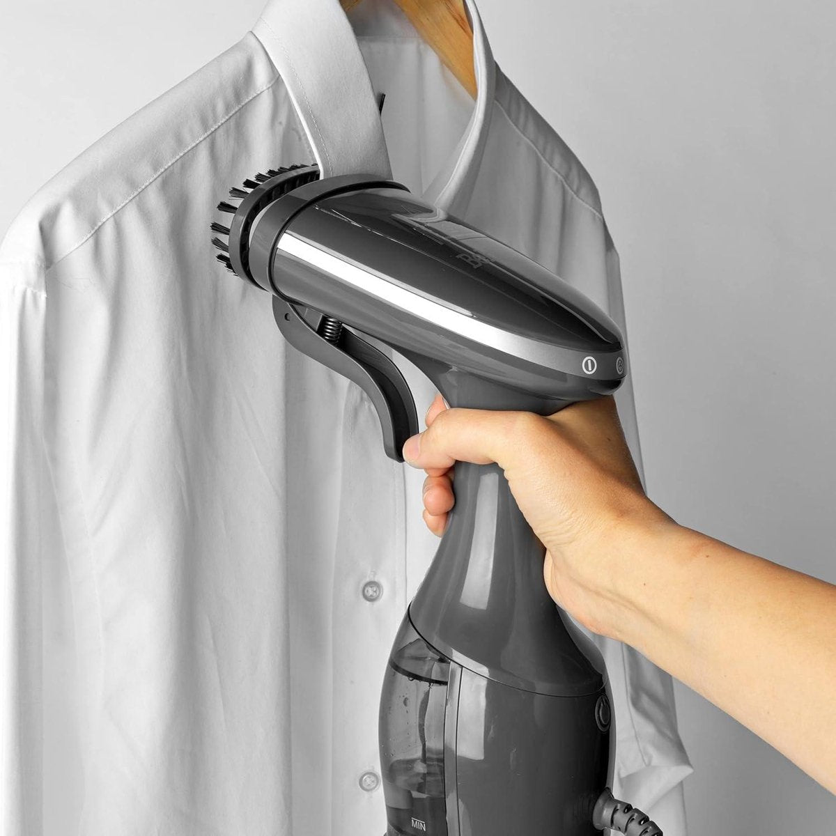 Steam Max Pro Draagbare Kledingstomer - Verticale Stomer - Handstomer met Stoffen Borstel - Afneembaar Waterreservoir - Stoom Opfrissen en Saniteren - 1500 W kledingstomer