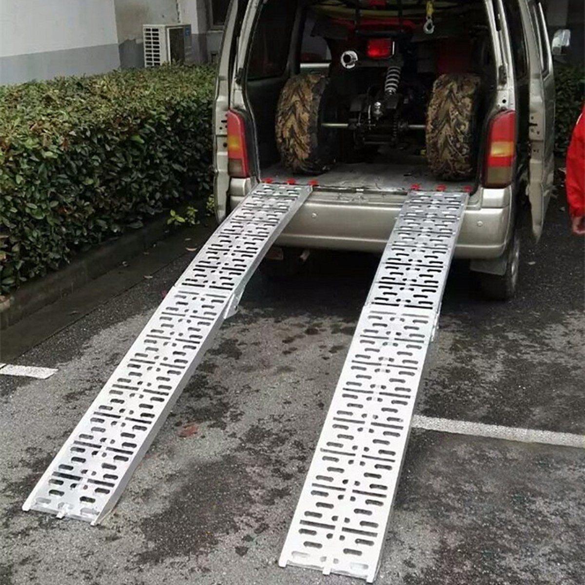 Hardened Aluminum Loading Ramp - Silver - 340 KG Load Capacity - Foldable - Galvanized Steel - Anti-slip - Loading ramp trailer ramp loading rail