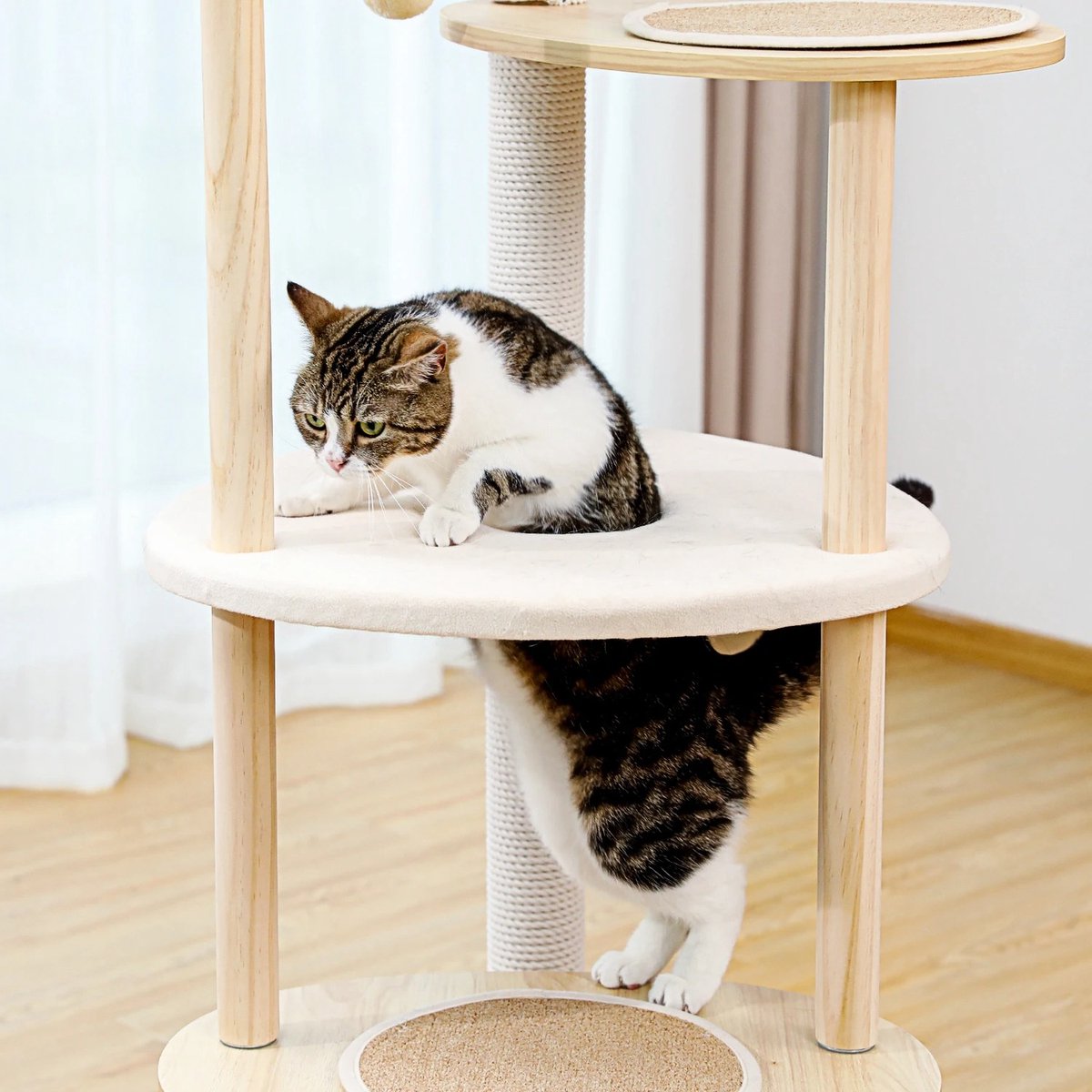 Luxueuze houten krabpaal 124,5 cm hoog - Krabpaal voor middelgrote en grote katten - Met natuurlijk sisaltouw - Met 4 ligplekken en holen - Comfortabel en stabiel - Hout