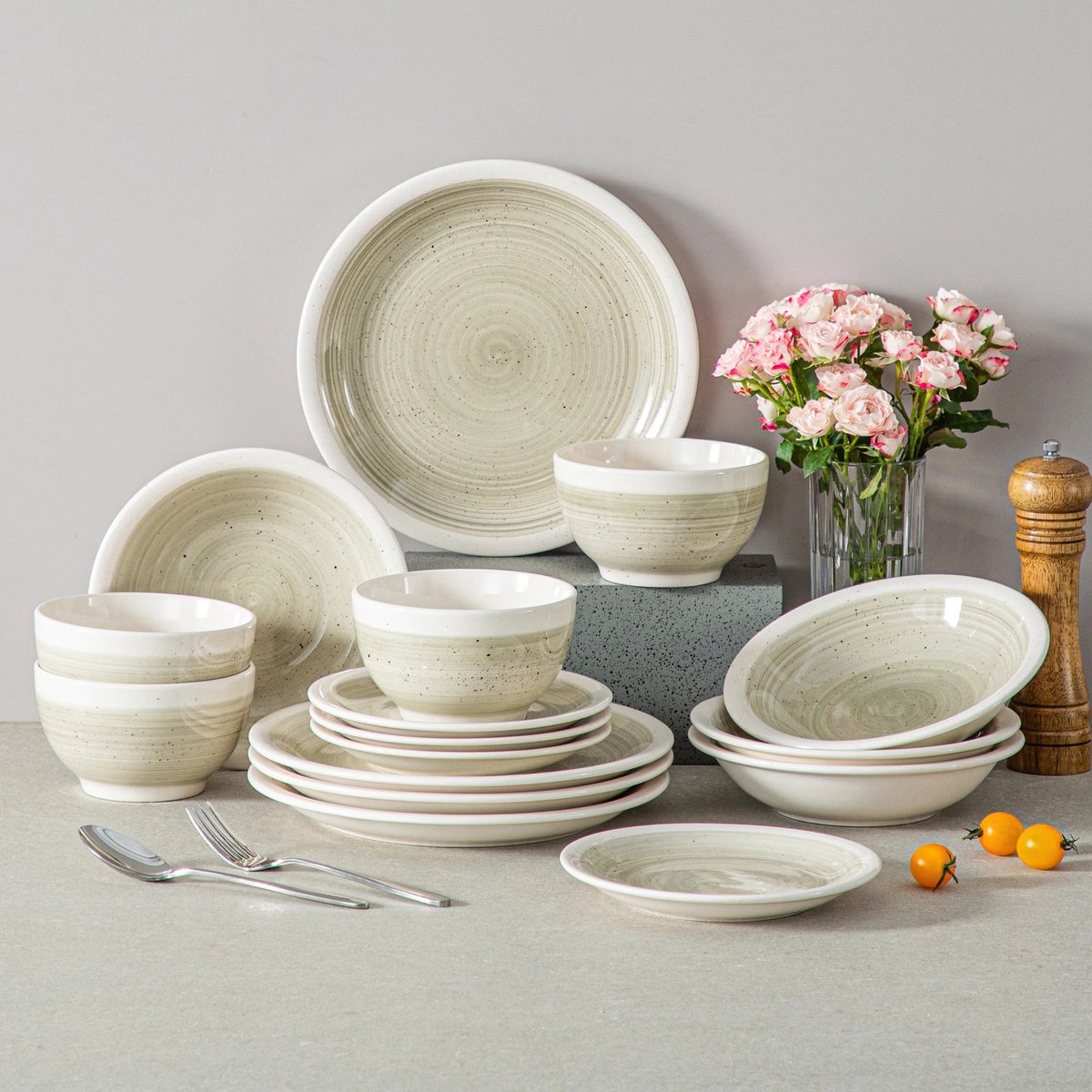 Serviesset - Serviessets - Serviesset 8 personen - Lichtgrijs Met Witte Rand - Porselein - 32-Delig Servies - Dinerbord - Dessertbord - Kom - Soepkom