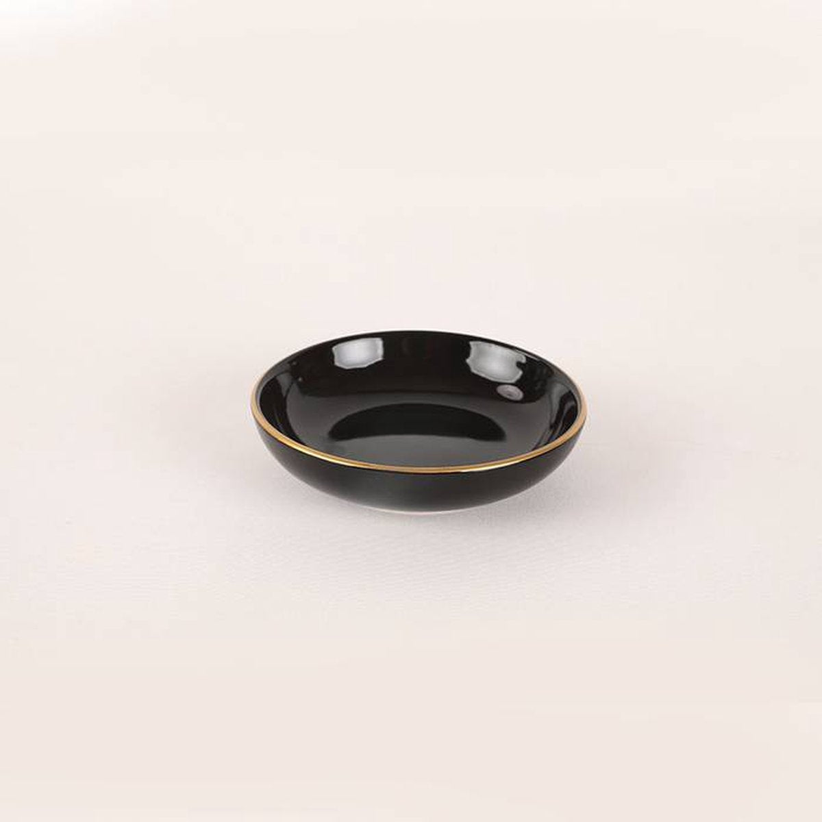 Asir Serviesset - Dinerset (24 Stuks). Zwart/Goud - Serveerbord: 26 cm (6 stuks) Bord: 18 cm (6 stuks) Neemt geen water op Antibacterieel Eenvoudig te reinigen Materiaal Bestand tegen thermische schokken Oppervlaktehardheid 100% KERAMISCH AARDEWERK