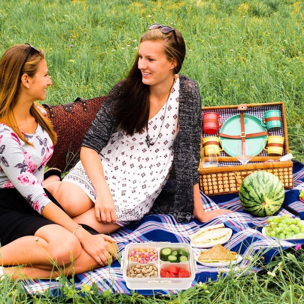 Snack tray met deksel - opbergdoos voor snacks - snackbord met 8 vakken - organizer voor kruidenpotjes - snoep, veganistisch, koekjes - noten, fruit - dip, tapaskommen (8)