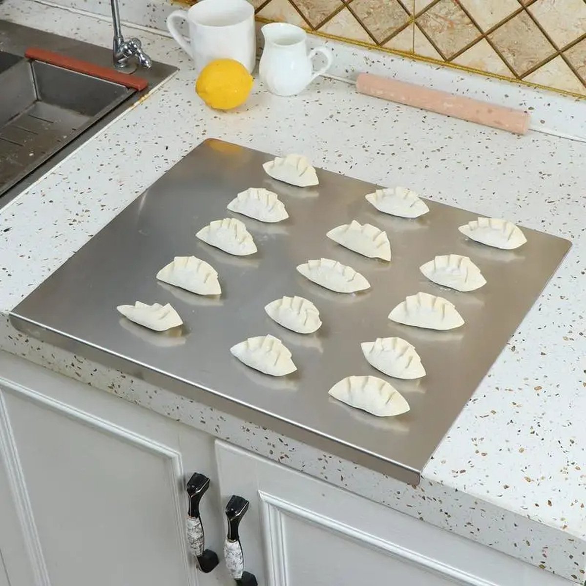 RVS Snijplank met Opstaande Rand - 50x40x1.5 cm - Multifunctionele Keuken Snij- en Bakplank - Aanrecht Bescherming - Ideaal voor Pizza, Voedsel, Gebak en Keuken Accessoires
