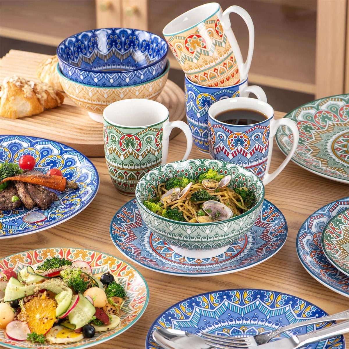 Serviesset - Serviessets - Serviesset 4 personen - Boheems Patroon - Porselein - 16-Delig Servies - Dinerbord - Dessertbord - Kom - Mok