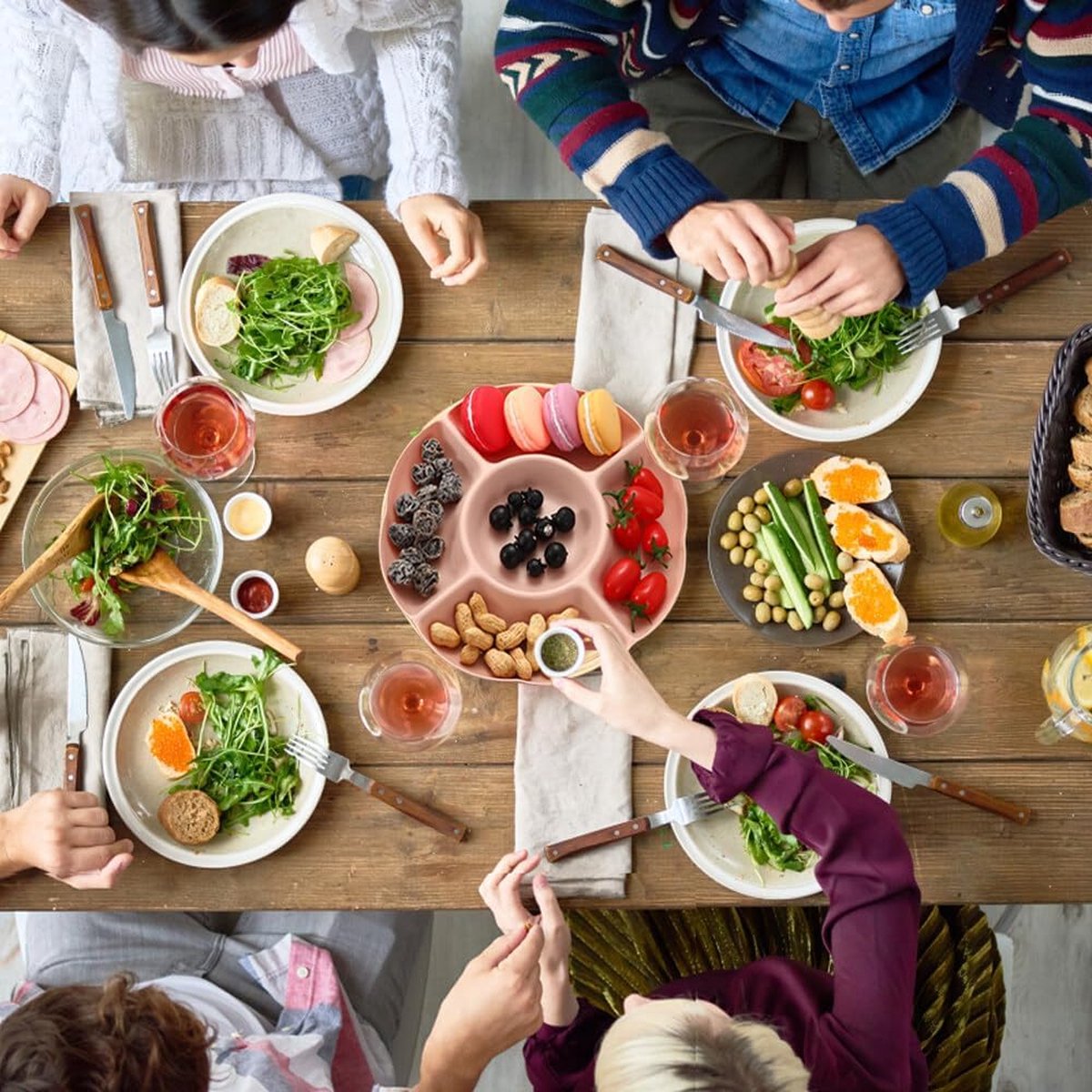 Snackborden met 5 Vakken - 4 Stuks Snackschalen - Plastic Snackborden - Fruitborden van Kunststof - Herbruikbaar - Duurzaam voor Noten - Desserts (Roze - Groen)