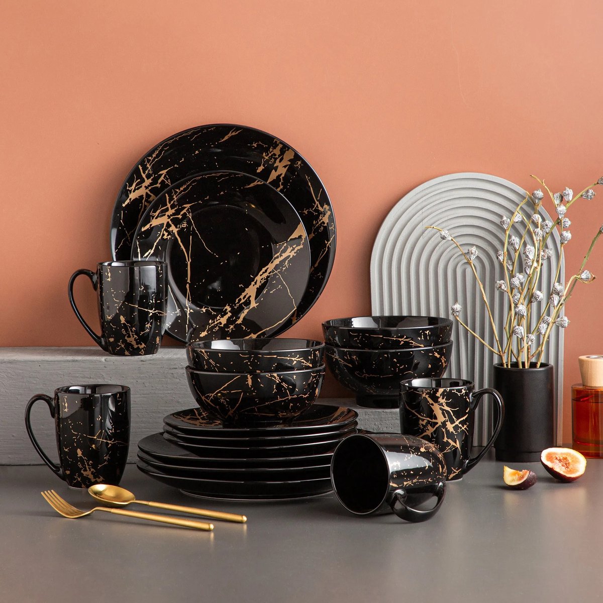 Serviesset - Serviessets - Serviesset 4 personen - Zwart Met Goud - Porselein - 16-delig Servies - Dinerbord - Dessertbord - Kom - Mok