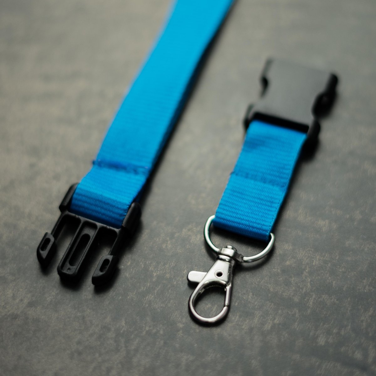 Blue lanyard with badge/pass holder, per 50 pieces