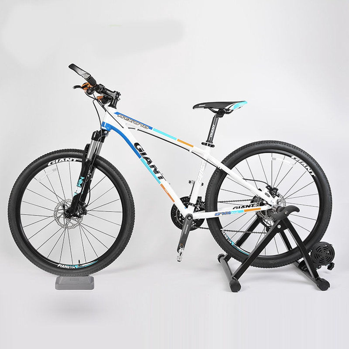 Fietstrainer - Rollenbank voor fietsen met 26-28 inch of 700C wielen - Hometrainer - Racefiets - Mountainbike - Aluminium - Zwart
