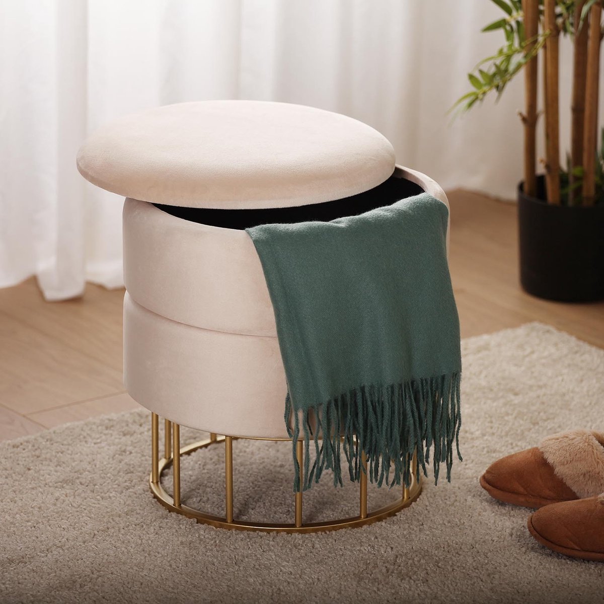 Velvet Poef Glamour Beige met Goudkleurige Onderstel met opbergruimte – Ø38 x H41 cm