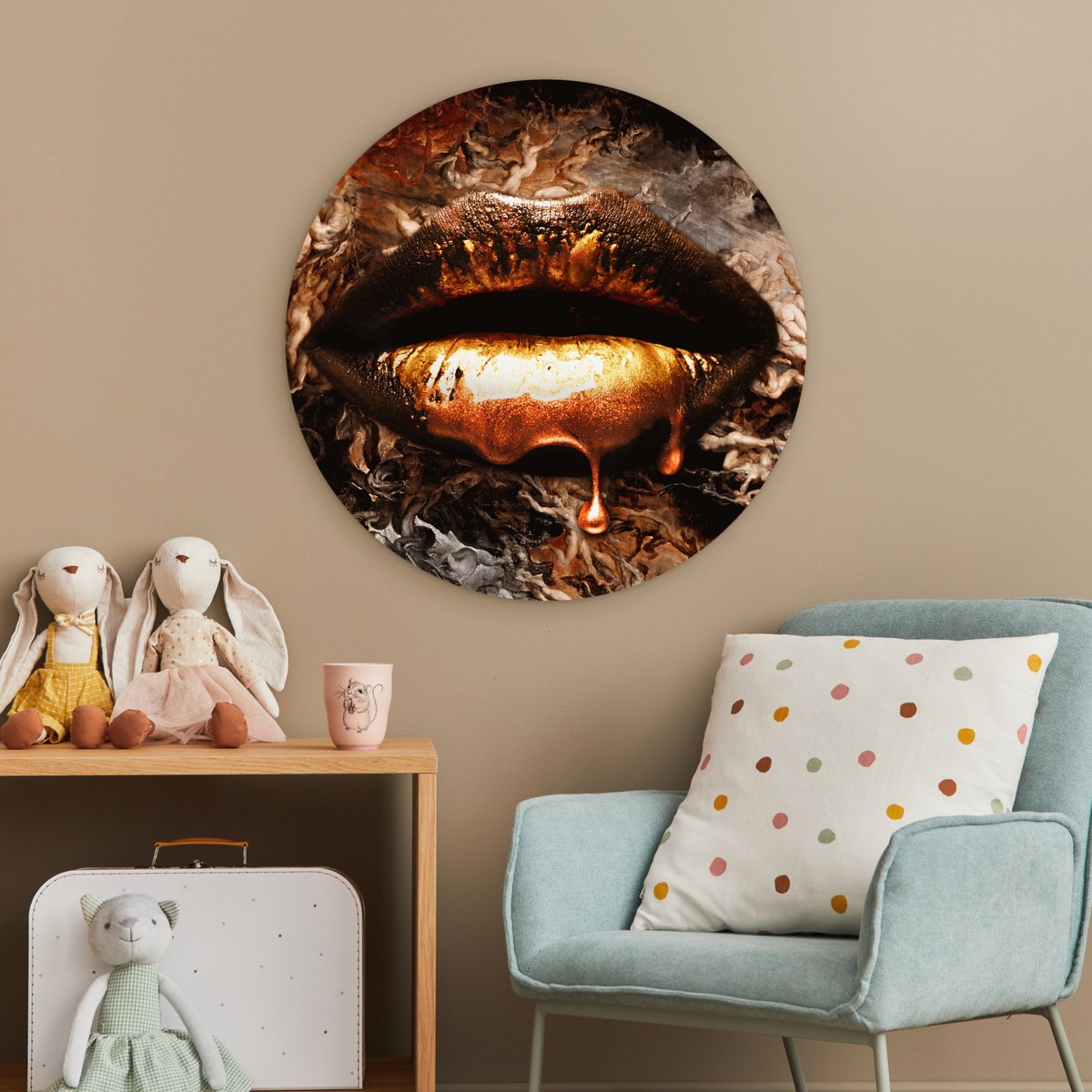 WallCircle - Wandcirkel 60x60 - Goud - Lippen - Kunst - Goud - Luxe - Abstract - Ronde schilderijen woonkamer - Wandbord rond - Muurdecoratie cirkel - Kamer decoratie binnen - Wanddecoratie muurcirkel - Woonaccessoires