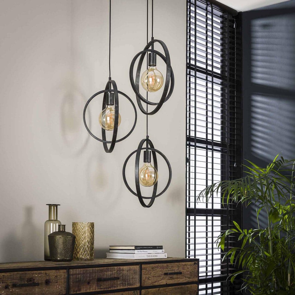 Hanglamp Turn around | 3-lichts getrapt | charcoal | eettafellamp | eetkamer / woonkamer | landelijk / modern / design