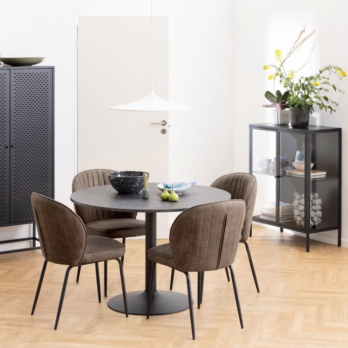 Eettafel Heeze - Marmer - Zwart - Ø 110 cm - 74 cm hoog - Rond - Eetkamertafel - Keukentafel