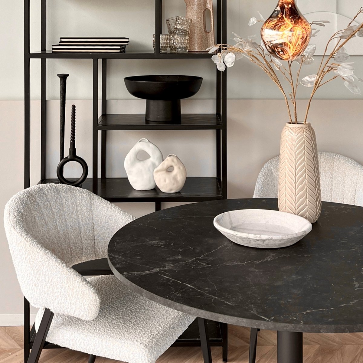Eettafel Heeze - Marmer - Zwart - Ø 110 cm - 74 cm hoog - Rond - Eetkamertafel - Keukentafel