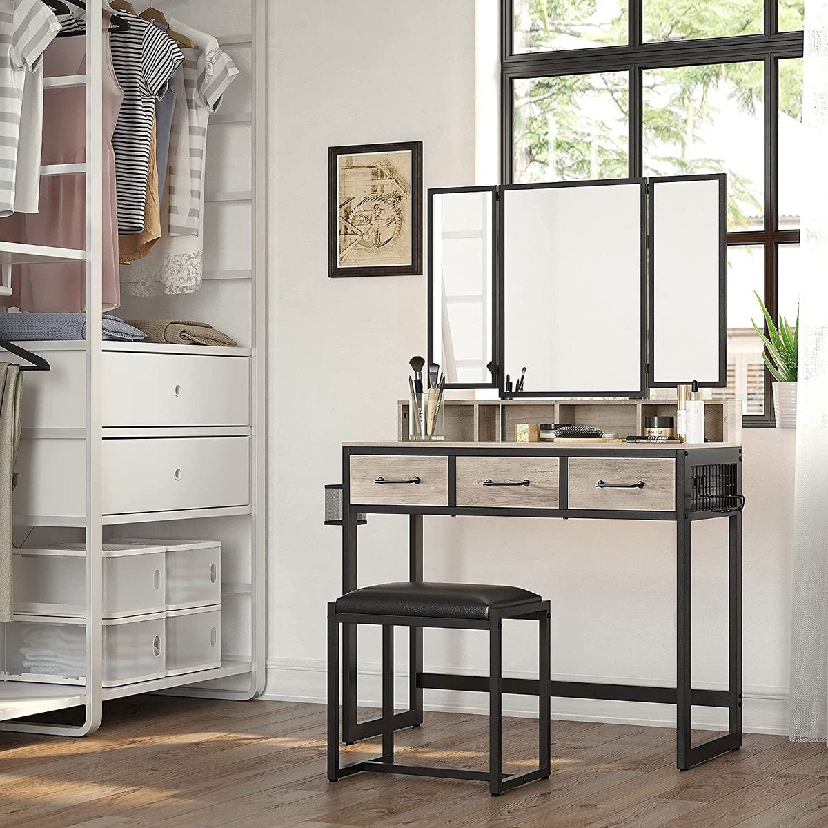 Toilettafel, Make-uptafel met inklapbare spiegel uit 3 delen, Föhnhouder, Kaptafel met gestoffeerde kruk, 3 lades, Industrieel ontwerp, Greige-zwart RVT004B02