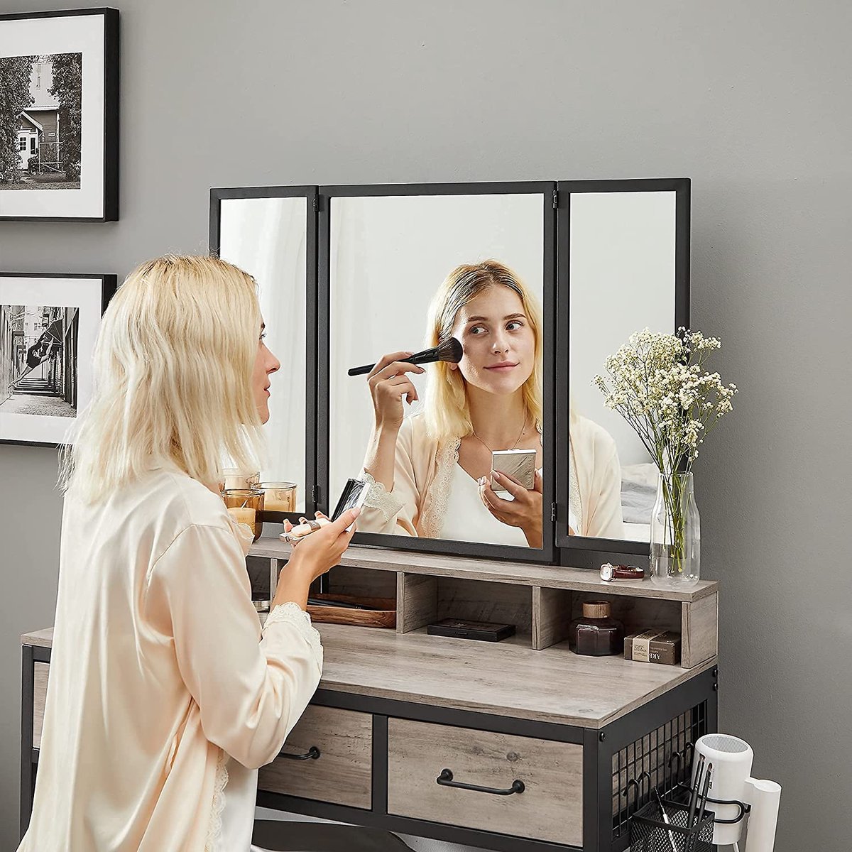 Toilettafel, Make-uptafel met inklapbare spiegel uit 3 delen, Föhnhouder, Kaptafel met gestoffeerde kruk, 3 lades, Industrieel ontwerp, Greige-zwart RVT004B02