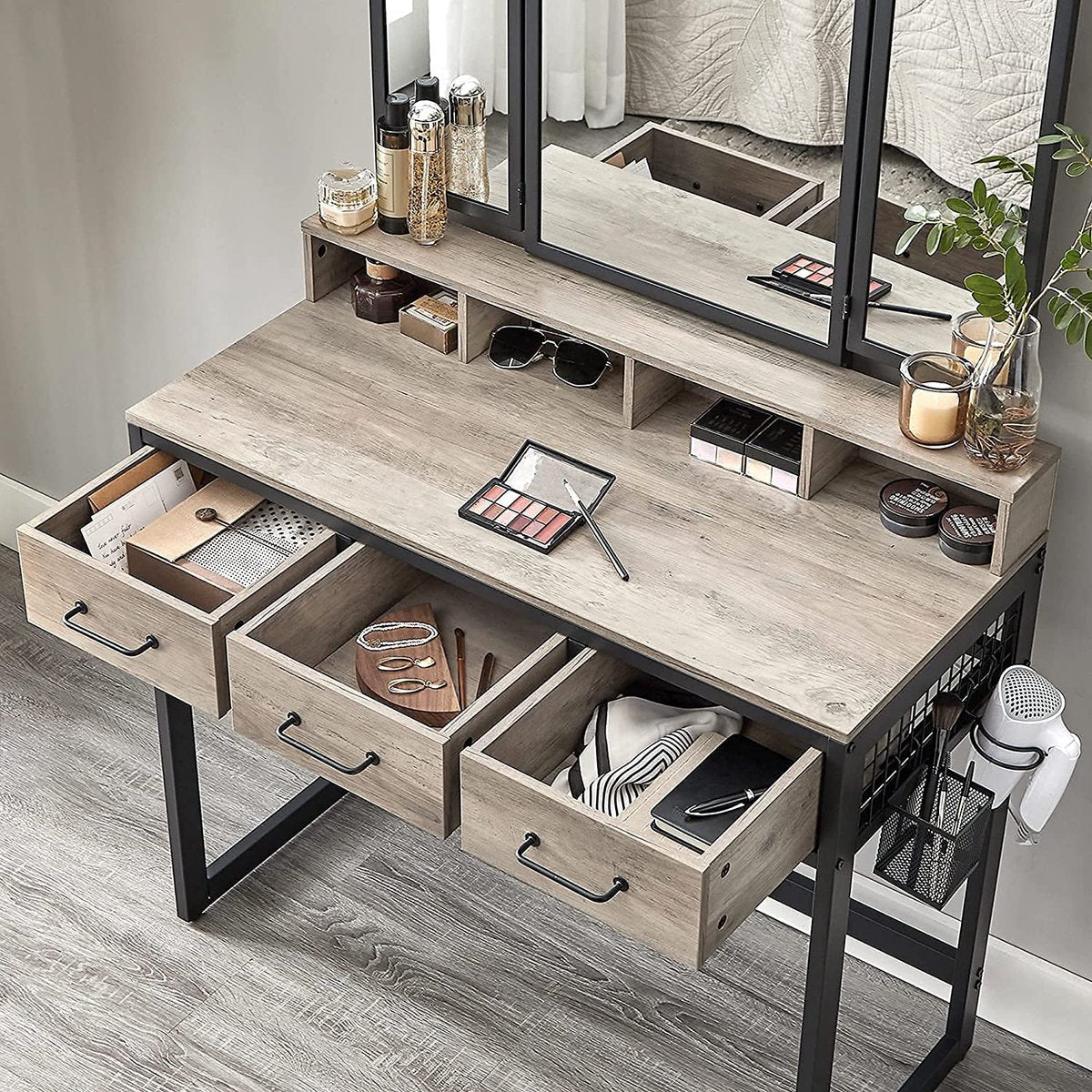 Toilettafel, Make-uptafel met inklapbare spiegel uit 3 delen, Föhnhouder, Kaptafel met gestoffeerde kruk, 3 lades, Industrieel ontwerp, Greige-zwart RVT004B02
