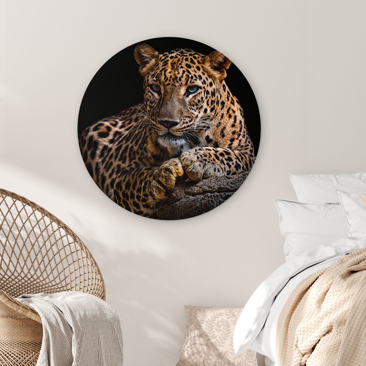 Muurcirkel - Wandcirkel dieren - Luipaard - Boomstam - Dieren - Muurdecoratie - Kunststof - 90x90 cm - Muurcirkel binnen - Ronde schilderijen - Wandcirkel