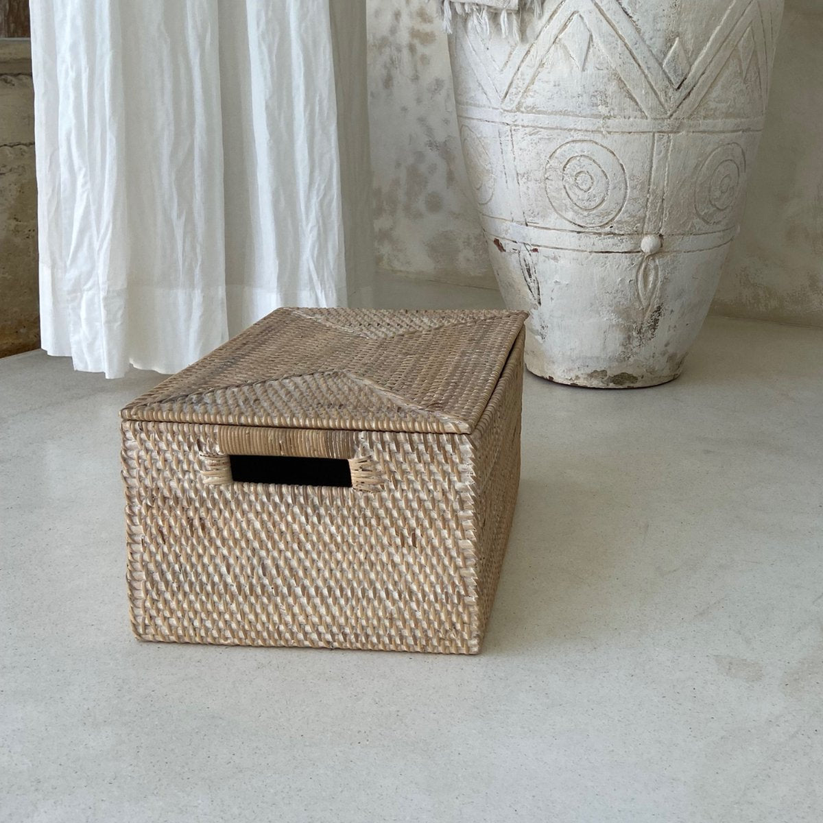 Rotan opbergmand whitewash met deksel - opbergdoos - opbergbox - 35 cm x 25 cm x 16 cm