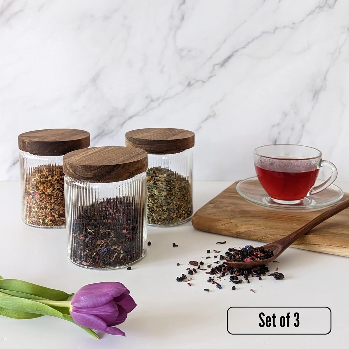 Glazen Potten met Ribbels, Stapelbaar en Luchtdicht Houten Deksel - Voorraadpot voor Koekjes, Thee of Suiker – Glazen Voorraadpot voor Keuken, Voorraadkast, Bar of Badkamer – Pot 500 ml, Set van 3