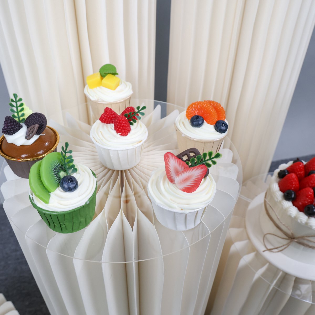 Plantentafel - Bloementafel - Taartplateau - Kerstzuil - Kerstdecoratie - Kerstaccessoire - Papieren cilinder - Opvouwbaar - Decoratie - Versiering - Bruiloft - Tafel - Kerst - Trouwerij - Bruiloft - Verjaardag - Feestje - Goud - Display - Diverse maten