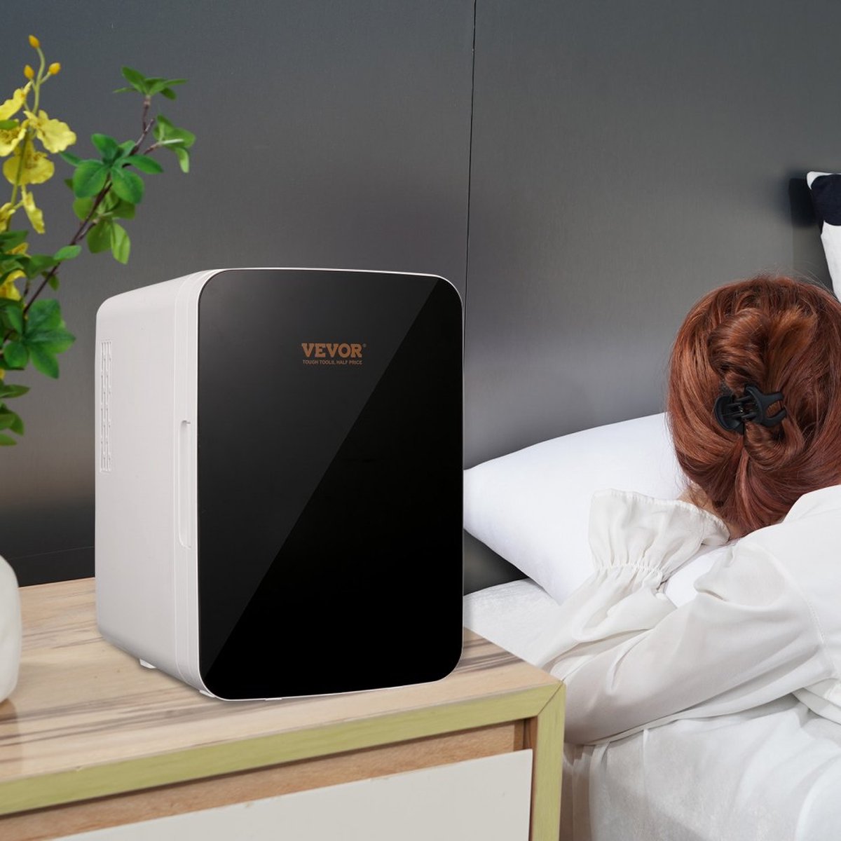 10 L / 12 blikjes minikoelkast, 2-in-1 kleine koelkast Koel- en verwarmingsfunctie, slot Compacte drankenkoelkast 9 V DC / 220 V AC voor kantoren en slaapzalen, drankjes, cosmetica, zwart