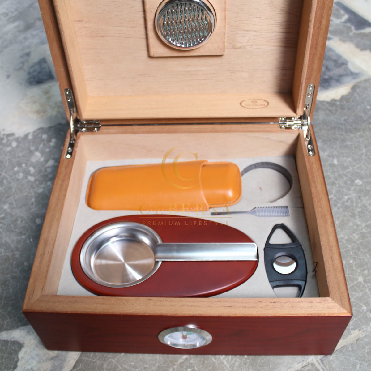 Humidor set Gorey