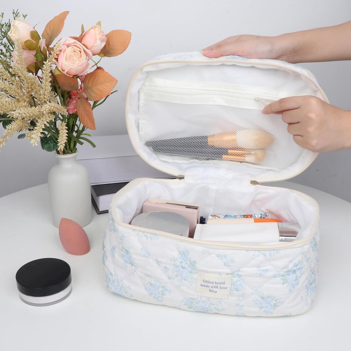 Gewatteerde Katoenen Make-up Tas - Blauwe Bloemen Reizen Cosmetische Tas Grote Esthetische Tas met Compartimenten voor Dames Meisjes Toilettas Organisator Blauw Groot